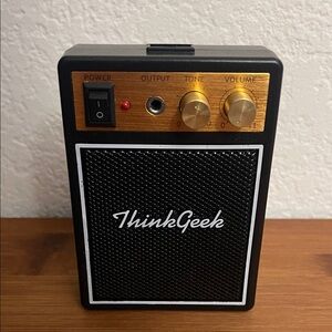 Think Geek Thinkgeek Amp Amplifier Mini Carry w/ Clip For Air Guitar Shirt